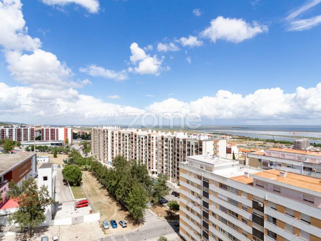 Elegância e Praticidade: T3 com Parqueamento na Póvoa de Santa Iria