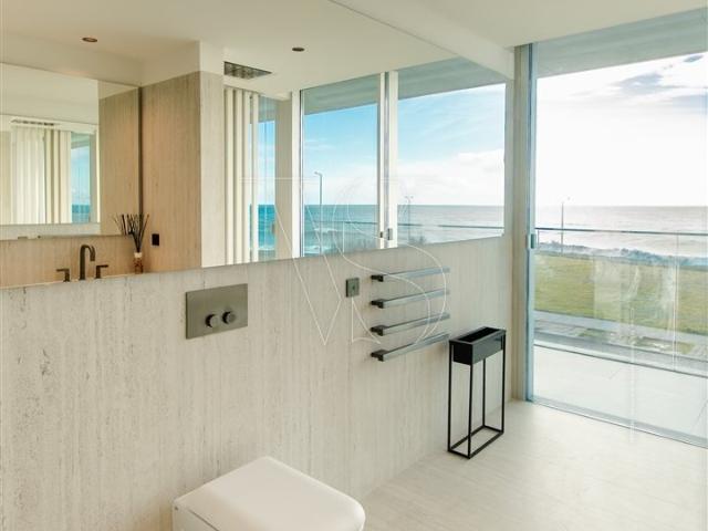 Elegância Frente ao Atlântico Moradia T4+1 com Piscina na Se. 466m² Canidelo