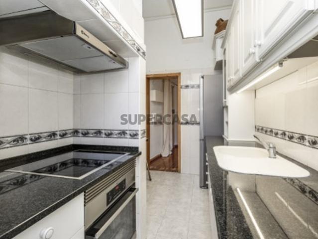Elegância, Luz Natural e Conforto T2 Pronto a Habitar na Penha de França