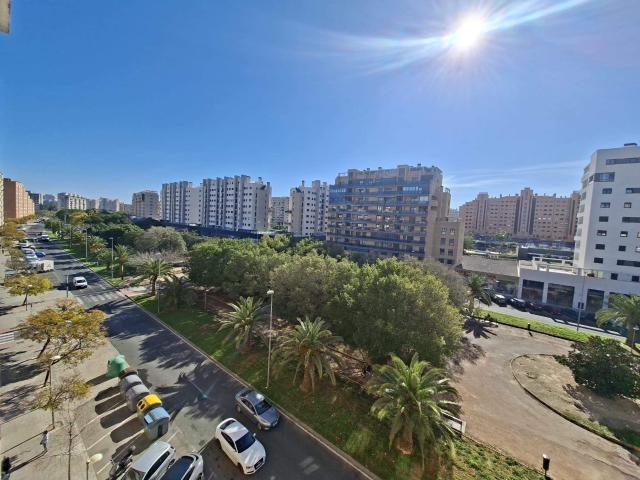 Elegancia, luz y ubicación perfecta en una de las mejores zonas de Alicante