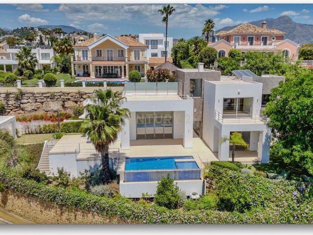Elegancia moderna con impresionantes vistas en Puerto del Capitán