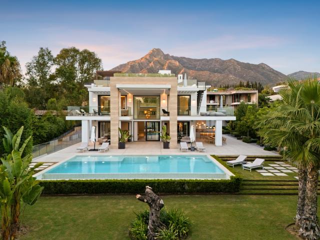 Elegancia Mediterránea Contemporánea en la Milla de Oro de Marbella