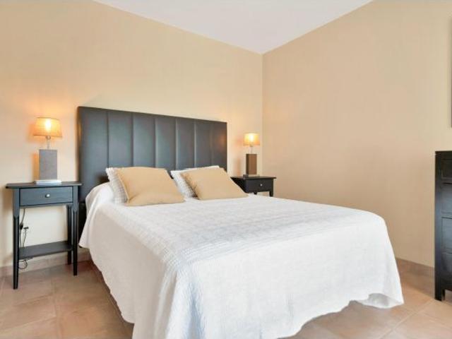 Elegancia, naturaleza y privacidad en el corazón de Río Real, Marbella