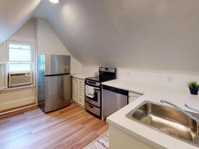 Elgin Street Apartments 1 Bedroom Apartment for Rent at 149 Maclaren St, Ottawa, ON K2P 0K8 Centretown