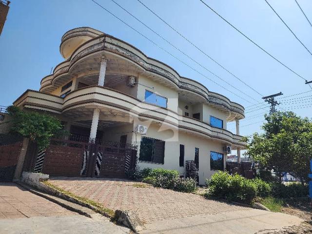Elite 12 Marla Triple Unit Double Road Corner House for Sale Block I 8/4, Islamabad!