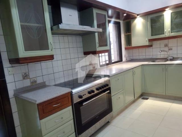 Elite Living In The Heart Of F 6/3 Spacious, Comfortable, And Ready For Move In