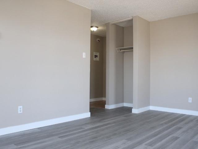 Elizabeth Manor 1 Bedroom Apartment for Rent at 11343 124 St Nw, Edmonton, AB T5M 0K2 Inglewood