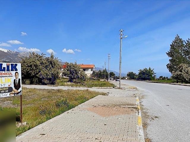 ÇELİK GAYRİMENKUL'DEN ERZİNCAN GEÇİTDE TİCARİ SÜPER ARSA \475m2\