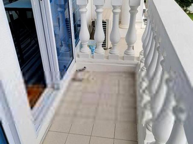 Elias Terrace D18, Terrace