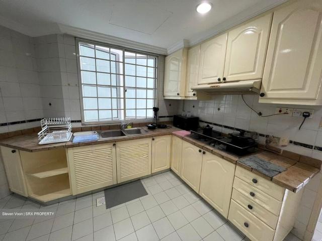 Elias Green D18, Condominium