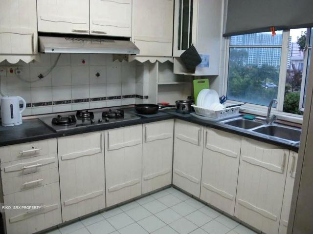 Elias Green D18, Condominium