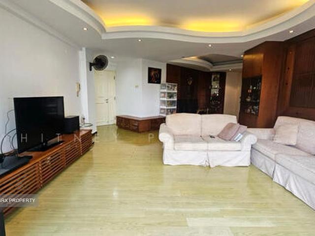 Elias Green D18, Condominium