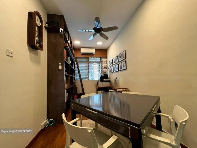 Elias Road D18, Terrace