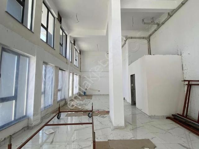 Çelikev Gayrimenkul'den Fatihte Cadde Üzeri Köşe Sıfır Dükkan