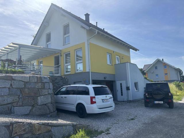 ELK Haus in Ruhelage mit schöner Aussicht, schöner Garten NIEDRIGENERGIEHAUS