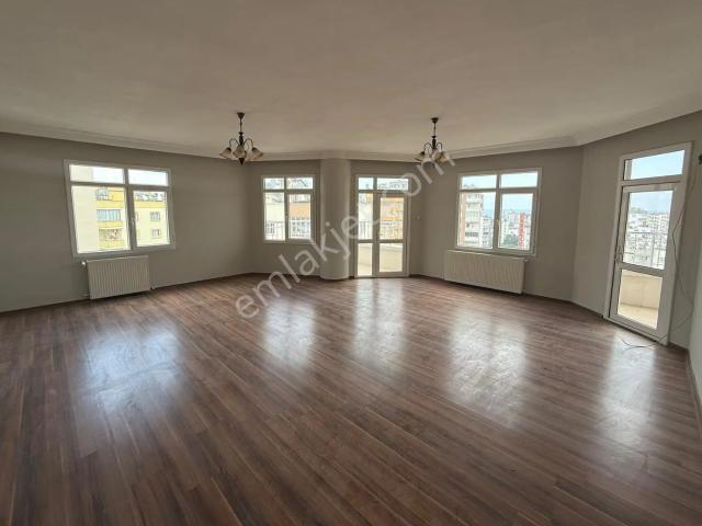 Ellamira’dan Mersin, Yenişehir, Menteş Argün Plaza'da 4+1 Kiralık Daire