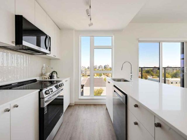 Ellis 3 Bedroom Apartment for Rent at 490 & 490 Esquimalt Rd, Victoria, BC V9A 3L1 Victoria West