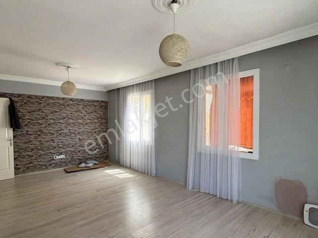 Elvan Özçelik'den Cumhuriyet Mah. Kiralık 2+1 Daire