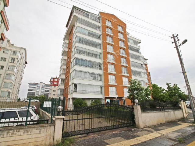 Elvan'da Sitede 3+1 Manzaralı Çift Banyolu Ön Cephe Ev