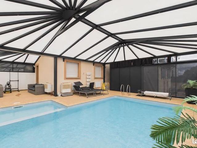Elzange — maison individuelle 250 m² — piscine intérieure — frontière luxembourgeoise