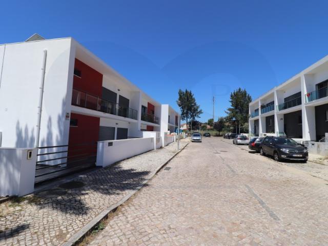 Em Construçao Moradia Geminada em Caneças, 10 min. de Lisboa