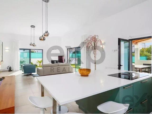 Em Exclusivo, Moradia T4 Nova a 5 min da Praia. 560m² Alvor