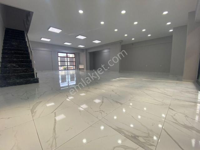 Em of Emlak'tan Lüks Yapılı Masrafsız 200 M2 Köşe Kiralık Ofis