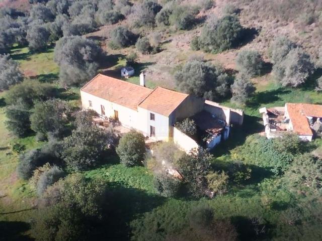Em Silves, Quinta com casa antiga em um terreno de 16.8 ha