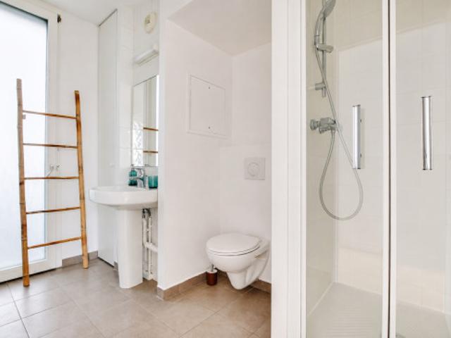 Emménage dans cette chaleureuse logement de 9 m² d'un duplex parisien en coliving PA103