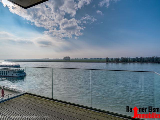 Emmerich: Exklusive Wohnung mit Rheinblick und Garage – hell, modern, einladend