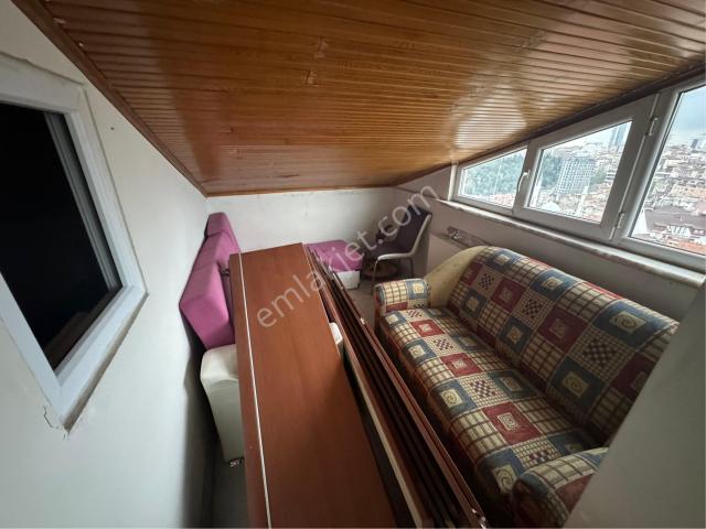 Emniyet Evlerde 4 Levent Metroya 400 M Kiralık Eşyalı 1+1 Çatı Katı Daire