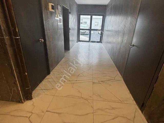 Emniyet Karşısında Sıfır Ara Kat Lüks 1+1 Satılık Daire