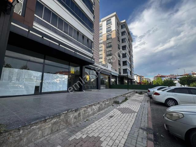 [ema] Ataşehir'de İşlek Konumda Kiralık 360 M² İşyeri