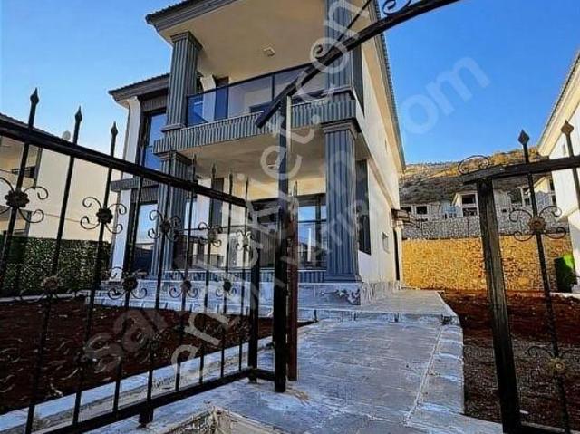 ema Dan, Hazar Gölü Manzaralı, 4+1 Site De, Sıfır Villa