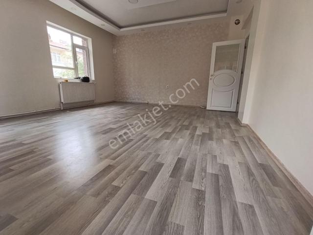 Ema' Dan Sürsürü Yeşil Cami Yanı, Kiralık,geniş, Temiz 3+1