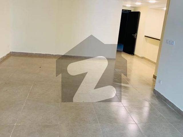 Emaar 2 bedrooms sea facing flat ready to move