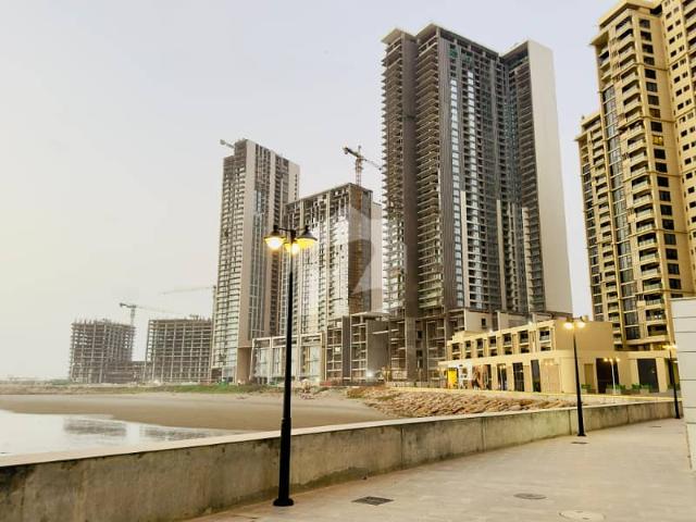 Emaar the views towers brand new 3bed seafacing avaliable flat for rent