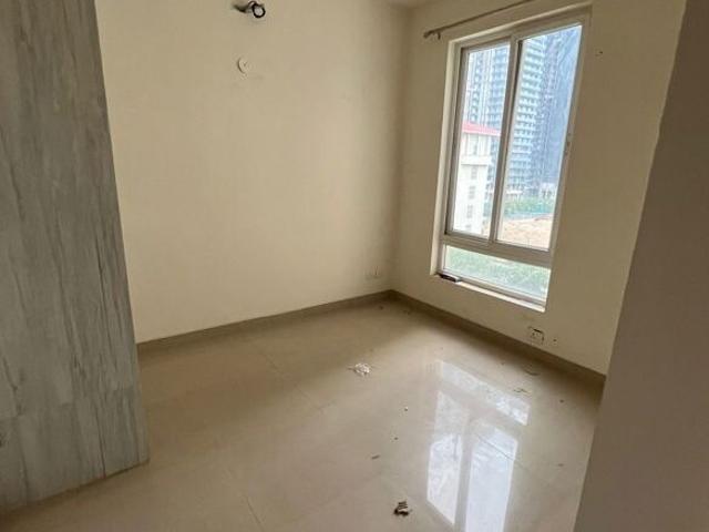 Emaar Emerald Estate 2.5 Bedroom 950 Sq. Ft. Apartment in Sector 65 Gurgaon Listing ID: #10431