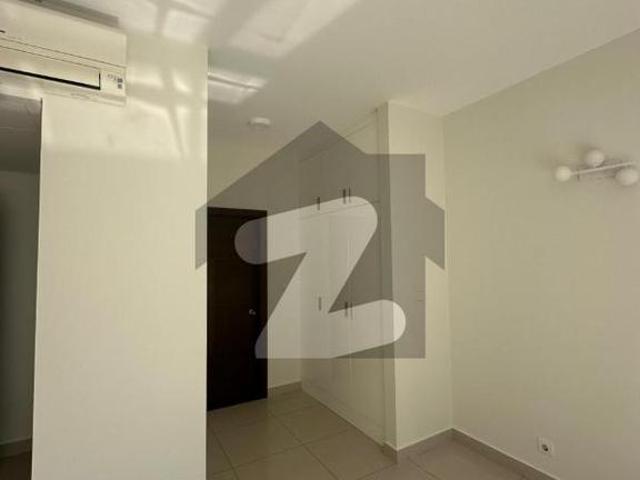 Emaar oceanfront, 4bed luxury unfurnished apartment for rent in reef towers. Emaar Coral Towers