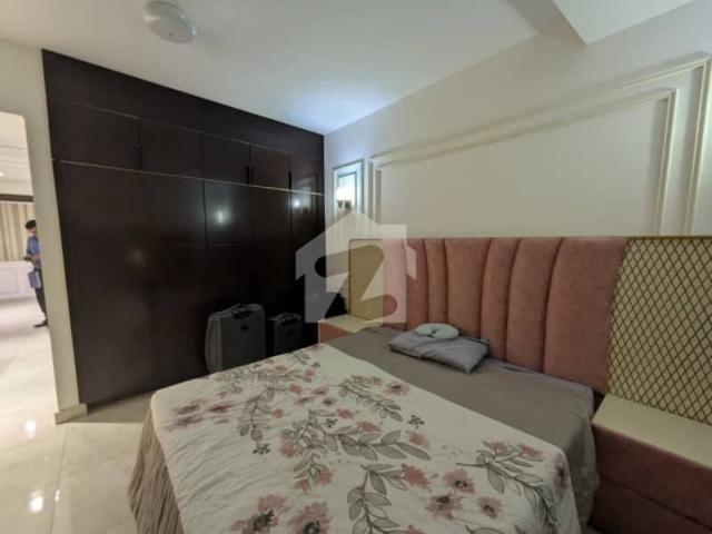 Emaar pearl tower 2 | elegant 2 bedroom study room apartment for rent
