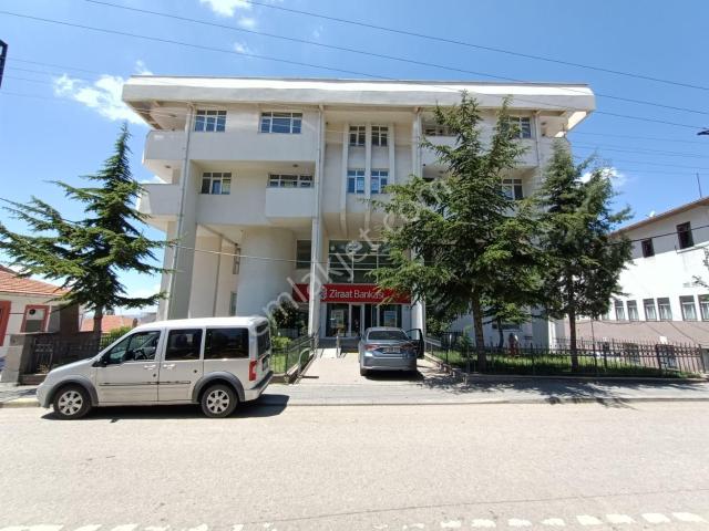 Emaks'tan/bala Merkezde/ziraat Bankası Üzeri/bakımlı/geniş/3+1