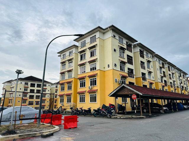 EMas Villa Apart Taman Mawar Salak Tinggi Sepang