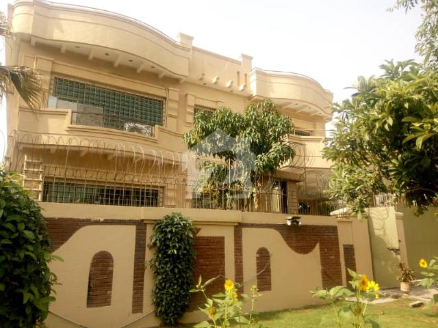 Embassador level house available for rent f 7/1 islamabad