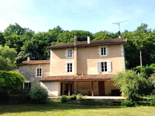 Emblématique Ancien Moulin, Bois/Ecuries/Dépendances, Revenu. 294m² Nanteuil en Vallée