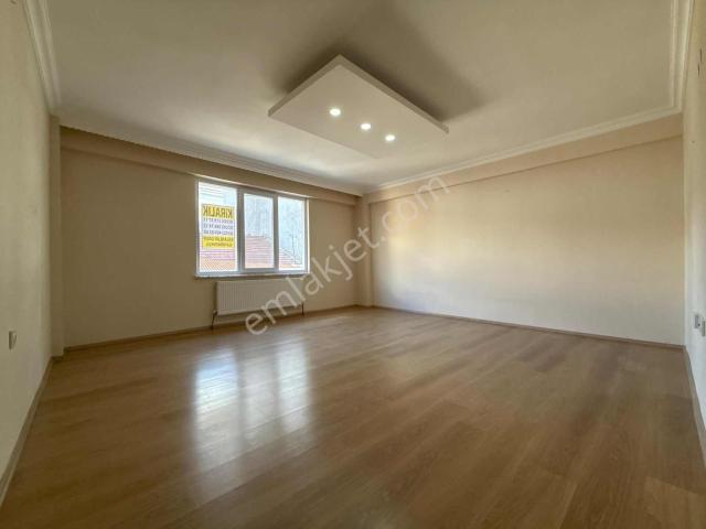 Emek Mah. Ertaş Caddesi Yakını 3+1 130m2 Daire