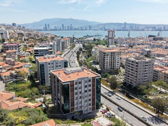 Emek Mahallesi Körfez Manzaralı Satılık Arakat Geniş 3+1 Daire