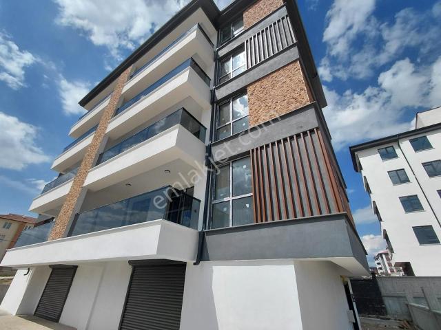 Emek Mahallesi Park Manzaralı Bahçe Nizam Sıfır 2+1 Daire Zm 0