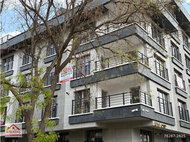 EMEKTE CADDE ÜZERİ KÖŞE BAŞI ÇİFT CEPHELİ BAĞIMSIZ MUTFAKLI ÖN CEPHE 2+1
