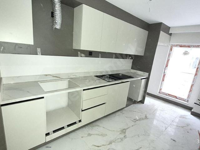 EMEKTE KÖŞE SIFIR BİNADA TERAS KULLANIMLI 2+1 KAP.MUTFAK 70M2 KOMBİLİ OTOPARKLI