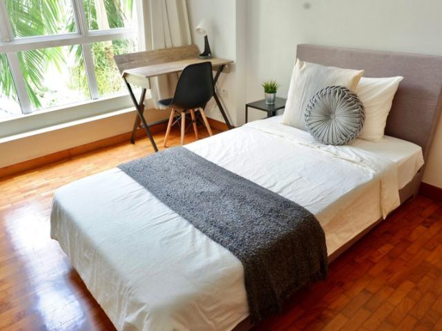 Emerald Garden Condominium Room Rental, $1,699, 1 Bed 2 Bath 200 sqft $8.50 psf